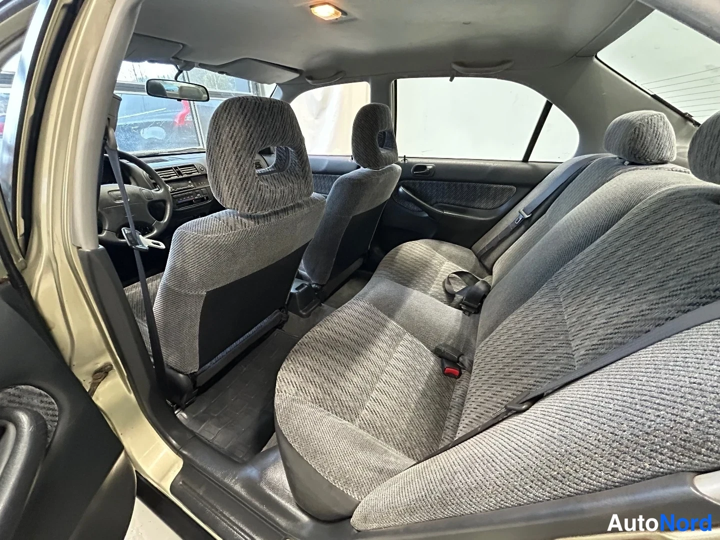 Beige Honda Civic 2000, takaistuimet, kuva 10