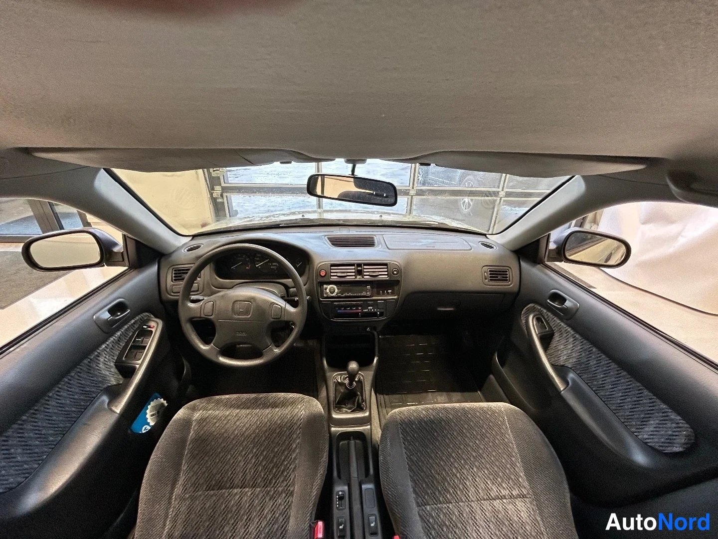 Beige Honda Civic 2000, ohjaamo, kuva 8