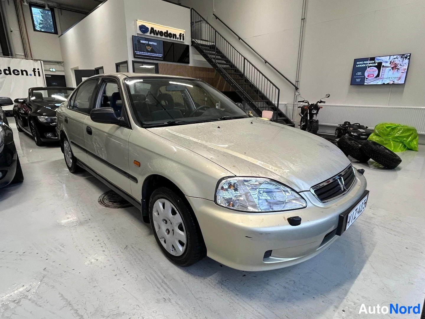 Beige Honda Civic 2000, etuviisto, keula oikealle, kuva 3
