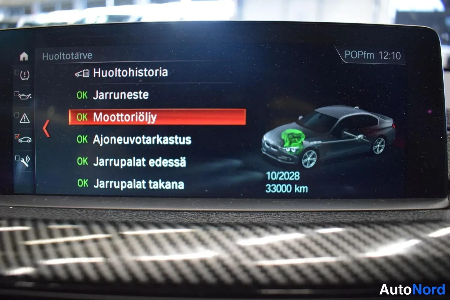 Valkoinen BMW 330e 2018, yksityiskohta, kuva 6