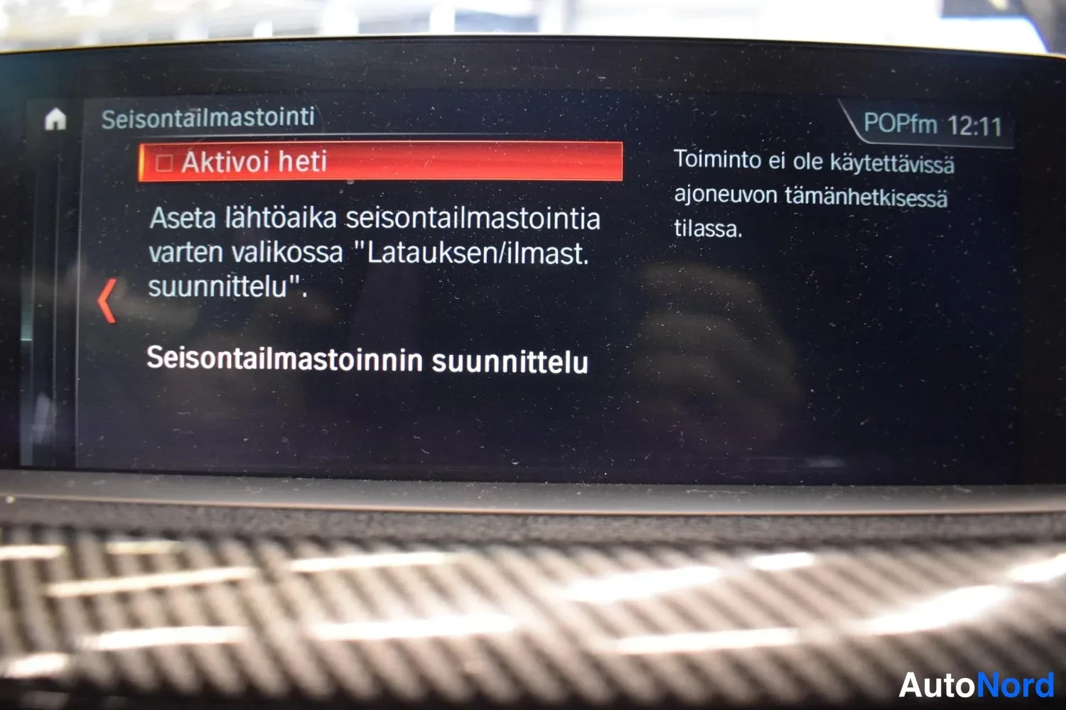 Valkoinen BMW 330e 2018, yksityiskohta, kuva 8