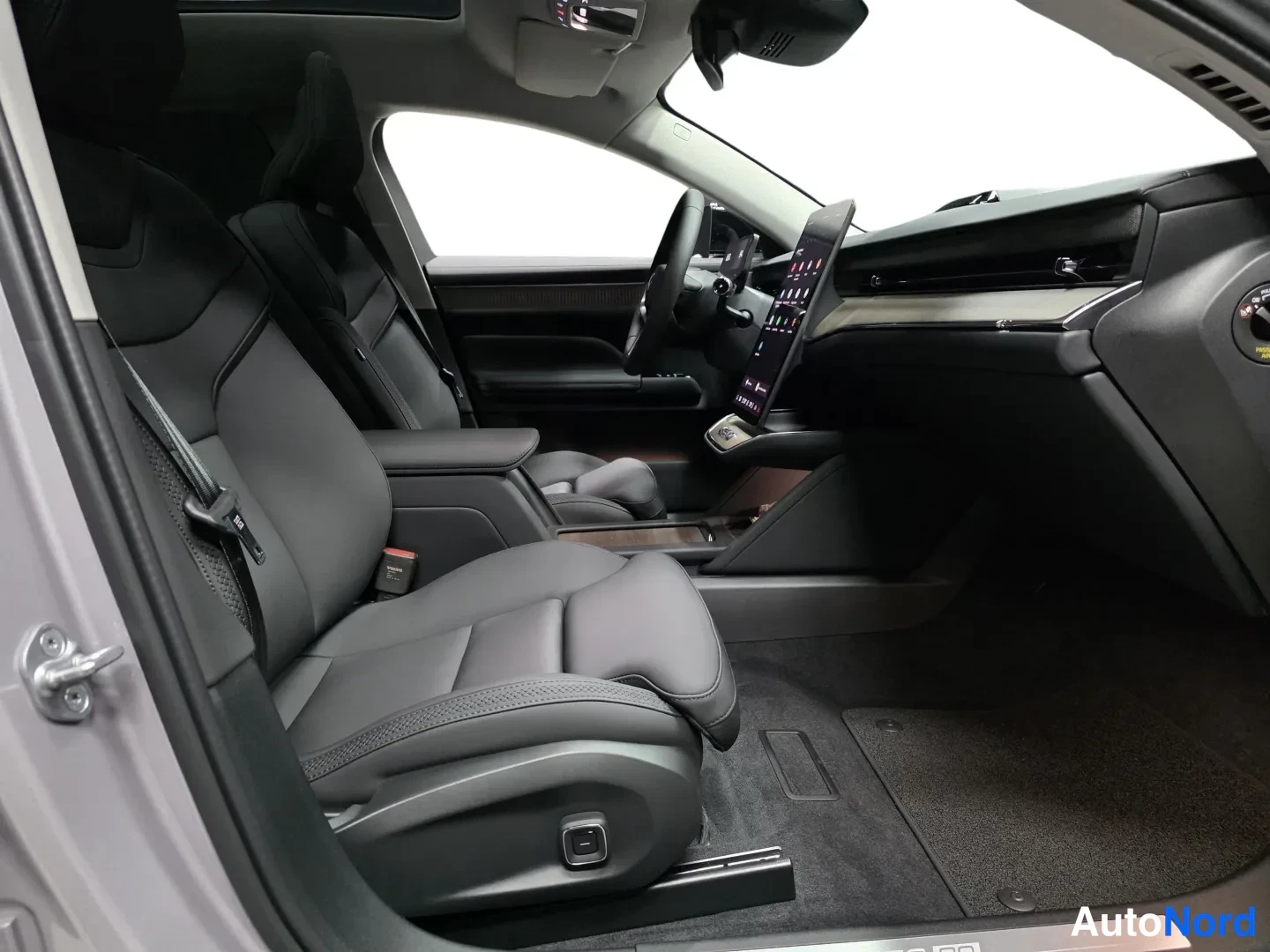 Hopea Volvo ES90 2026, etuistuimet, kuva 11