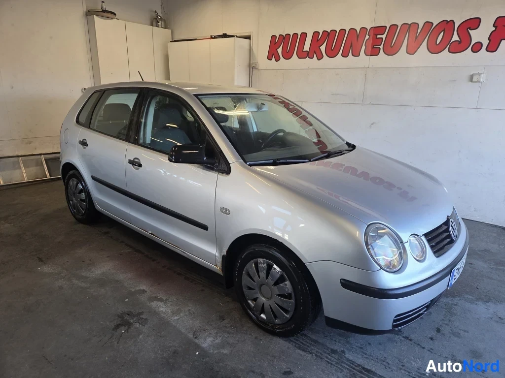 Harmaa Volkswagen Polo 2003, etuviisto, keula oikealle, kuva 3