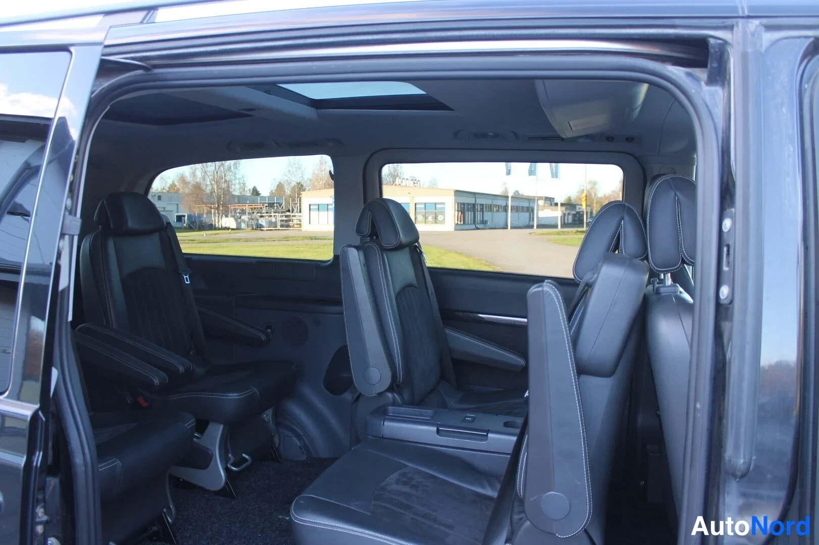 Musta Mercedes-Benz Viano 2009, takaistuimet, kuva 14