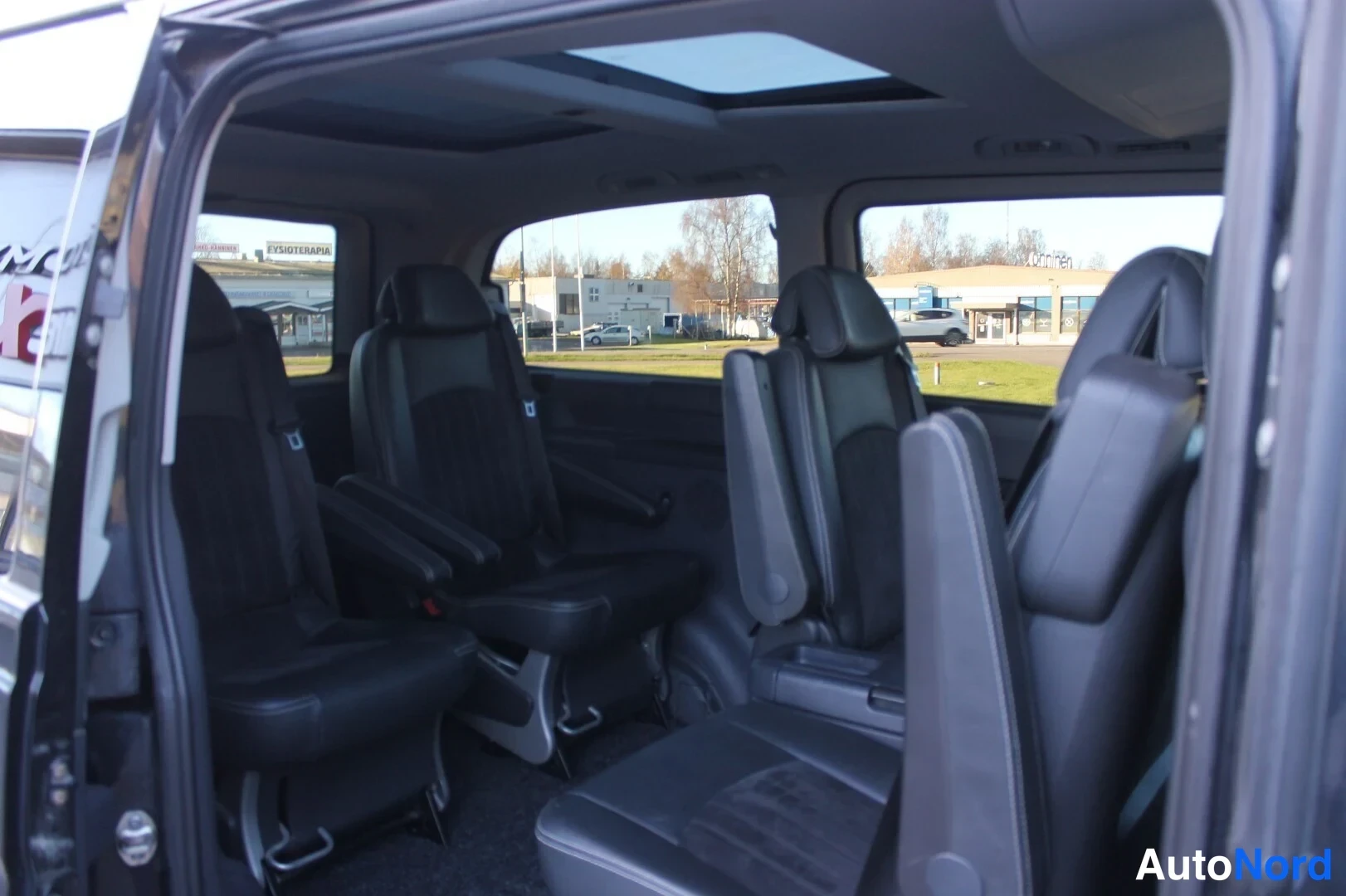 Musta Mercedes-Benz Viano 2009, takaistuimet, kuva 15