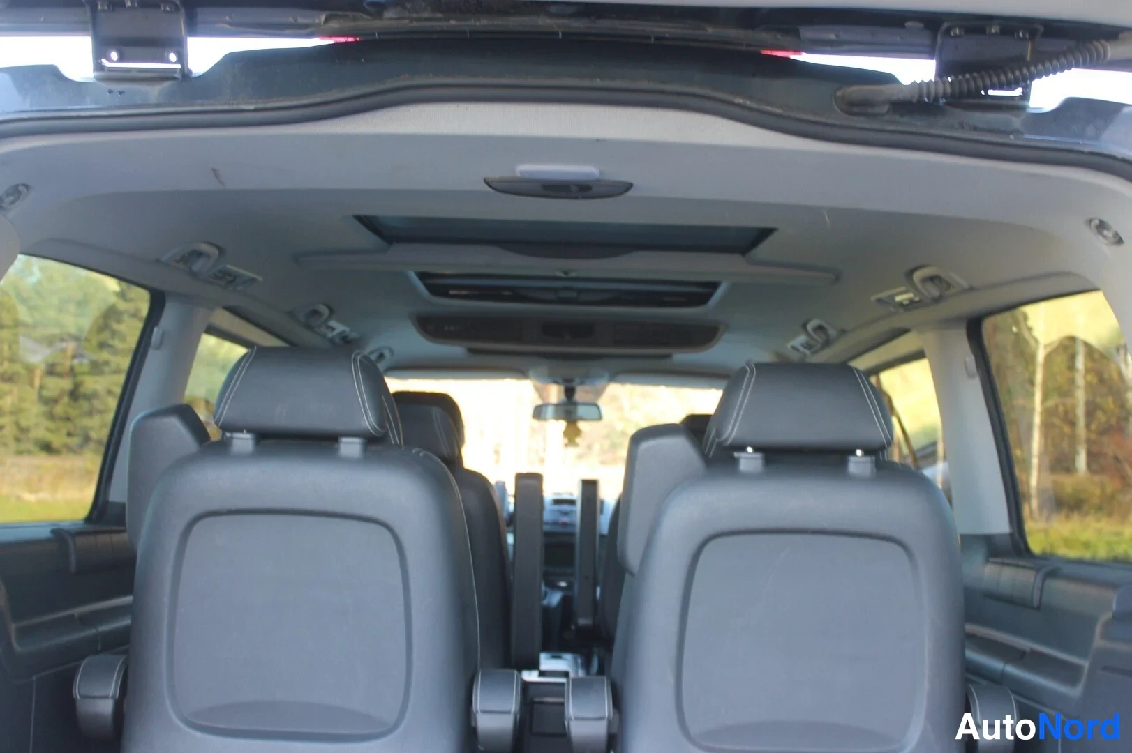 Musta Mercedes-Benz Viano 2009, takaistuimet, kuva 16