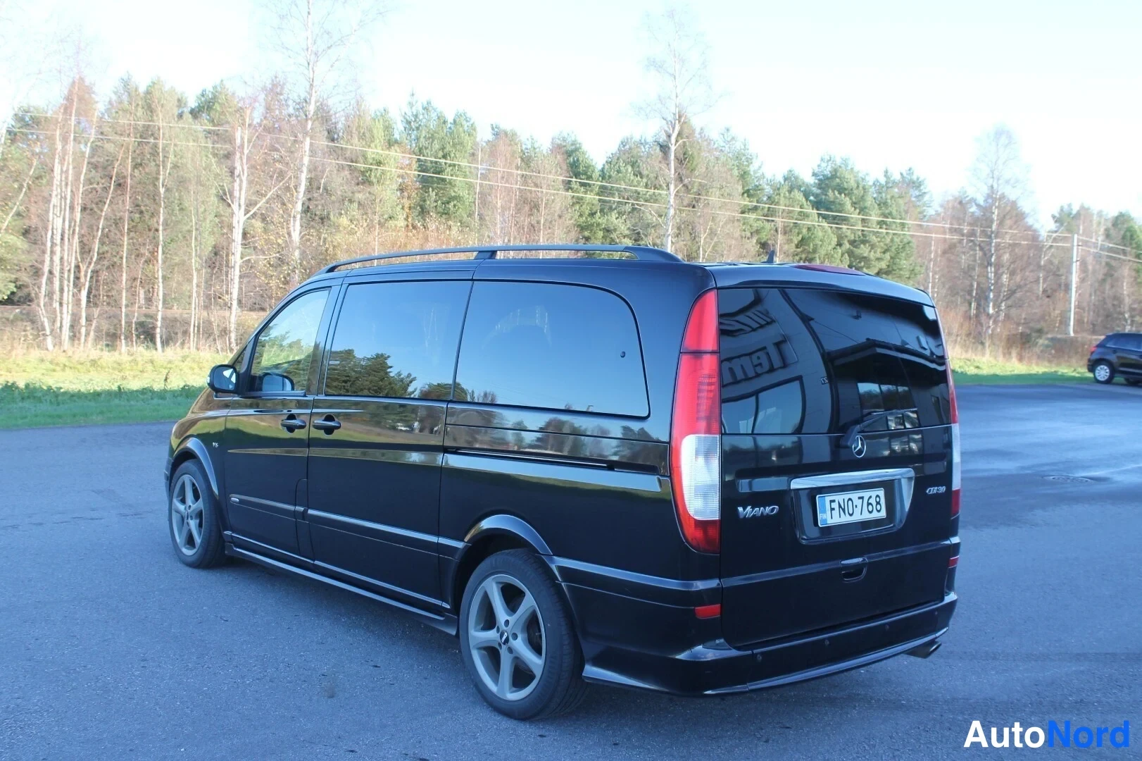 Musta Mercedes-Benz Viano 2009, takaviisto, kuva 7