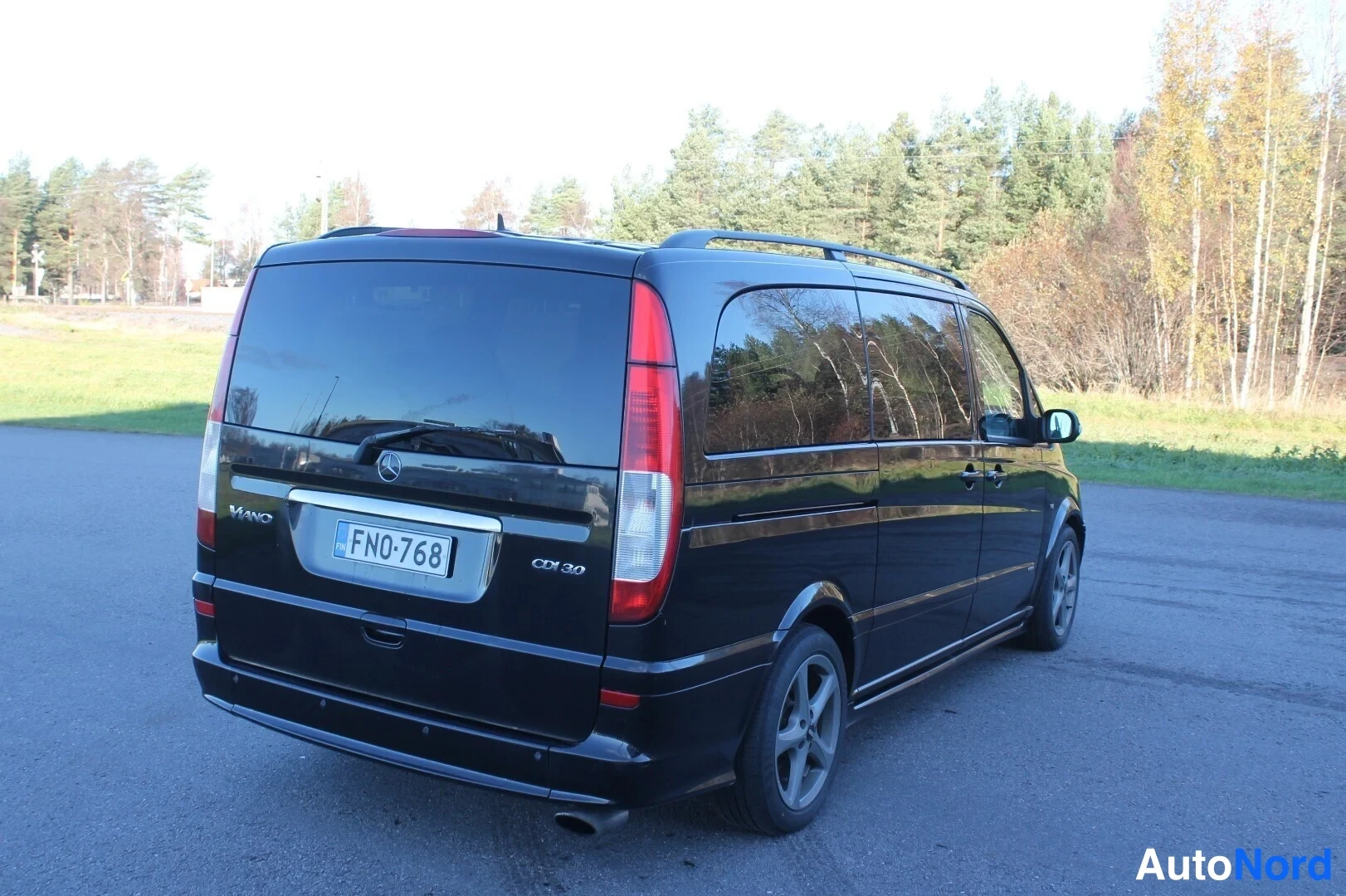 Musta Mercedes-Benz Viano 2009, takaviisto, kuva 8