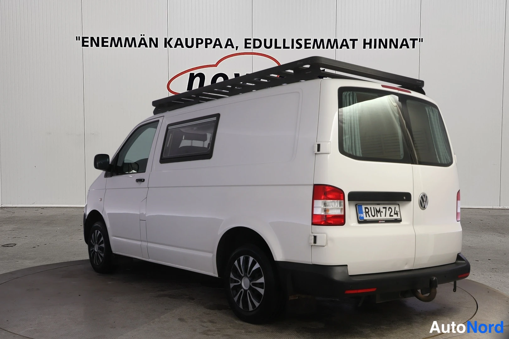 White Volkswagen Transporter 2016, rear three-quarter, photo 4