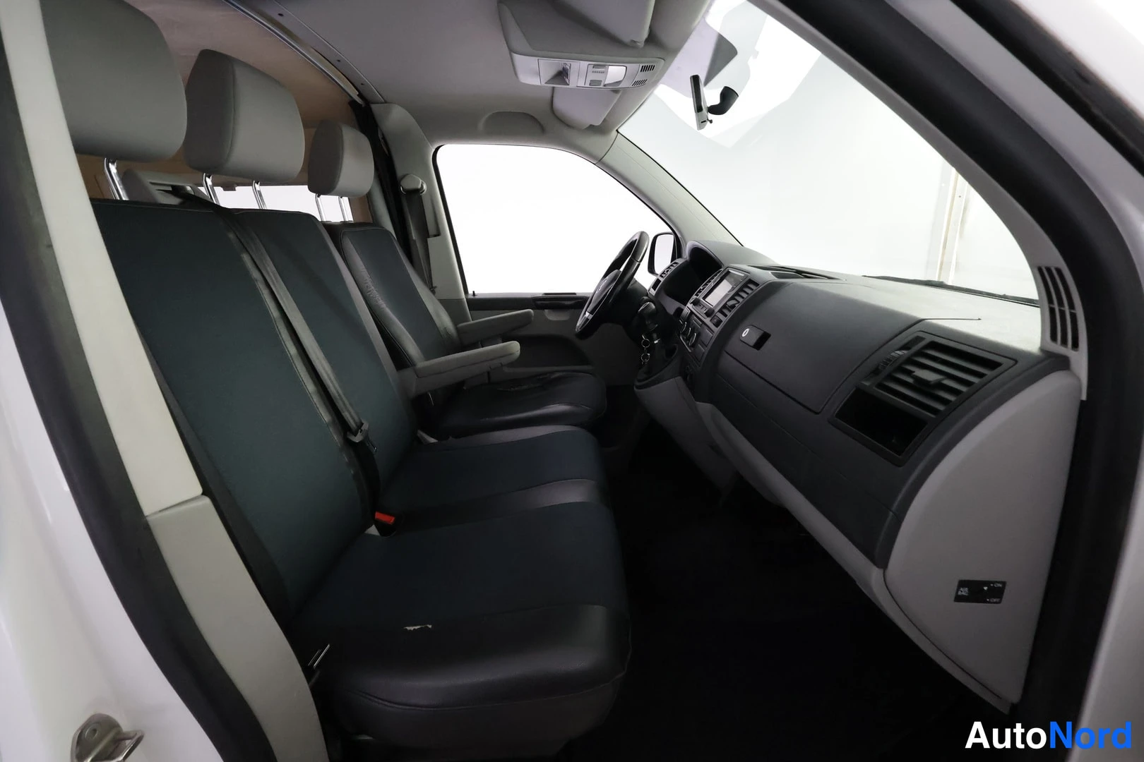 White Volkswagen Transporter 2016, cockpit, photo 12