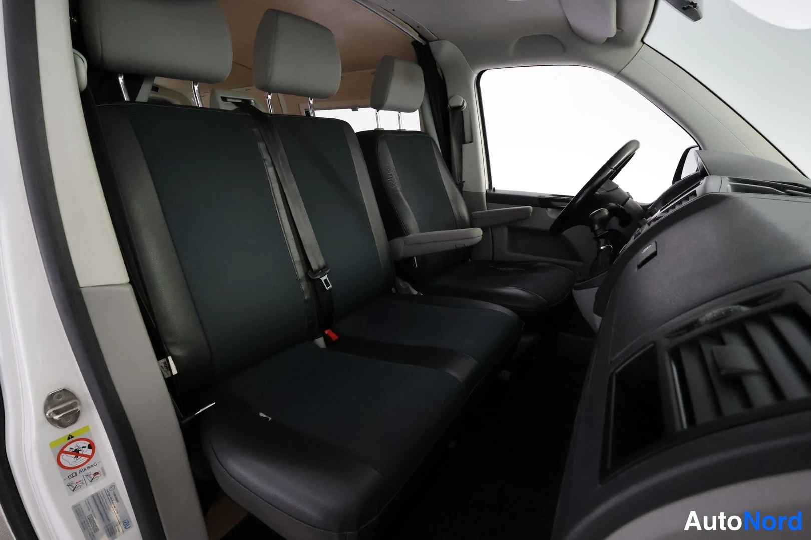 White Volkswagen Transporter 2016, front seats, photo 16