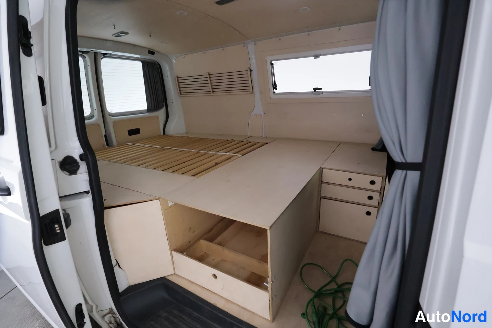 White Volkswagen Transporter 2016, boot, photo 19