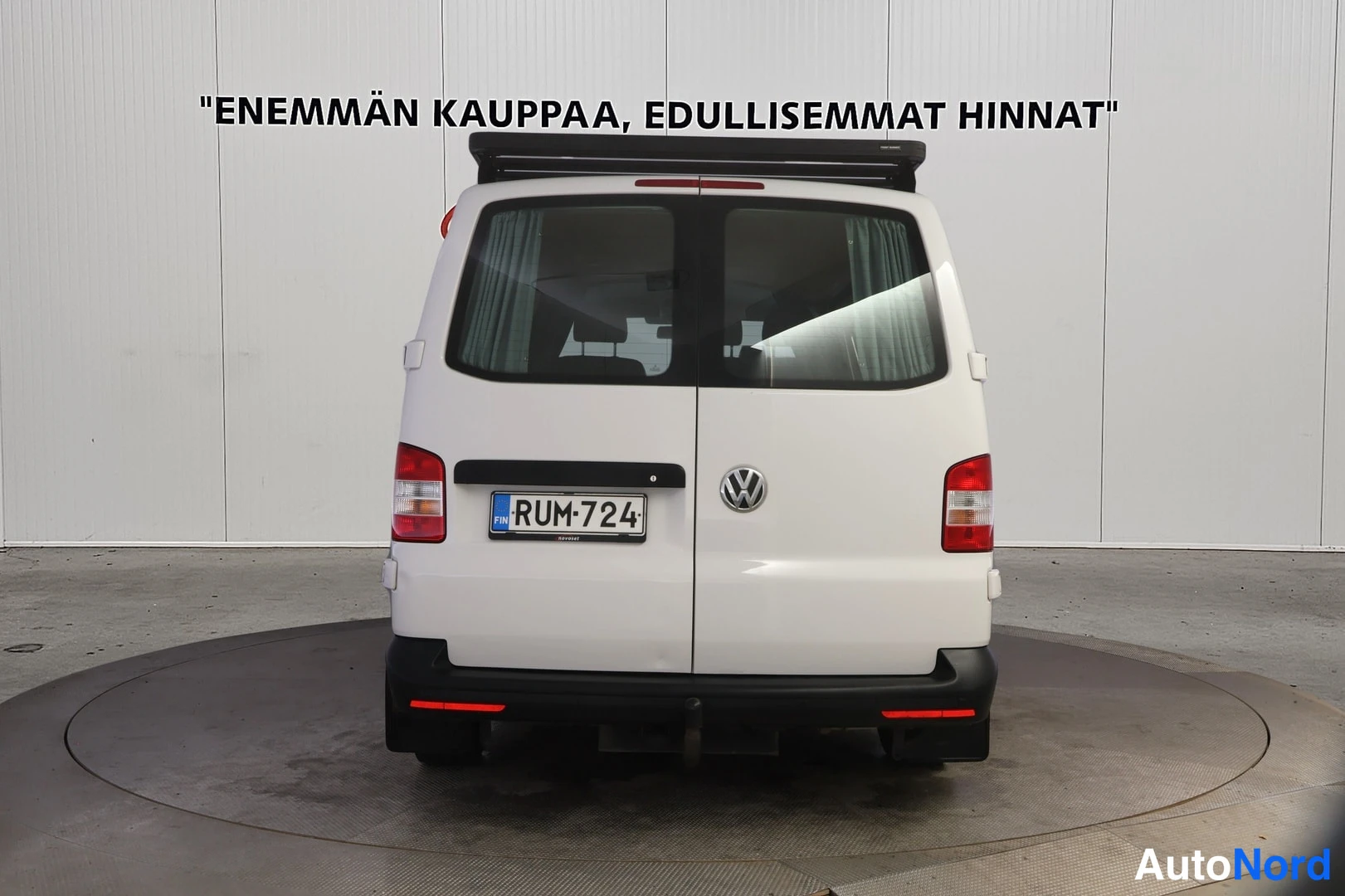 White Volkswagen Transporter 2016, rear, photo 6