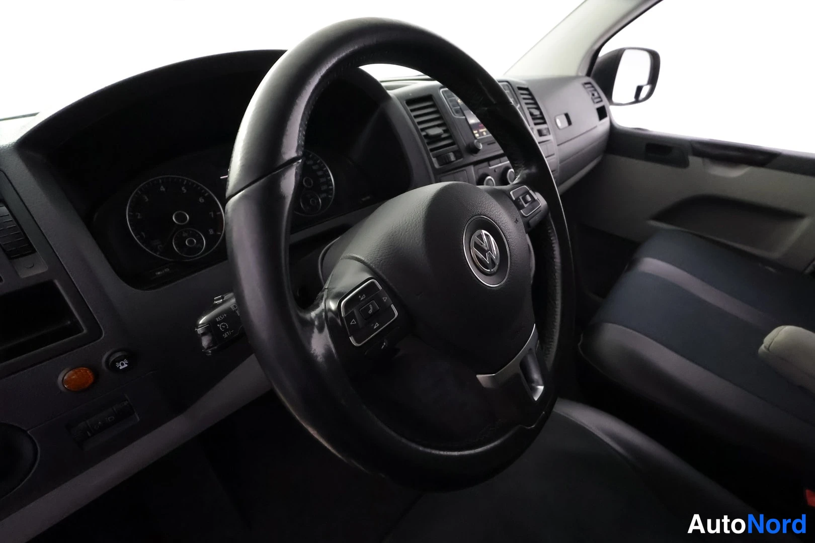 White Volkswagen Transporter 2016, cockpit, photo 15