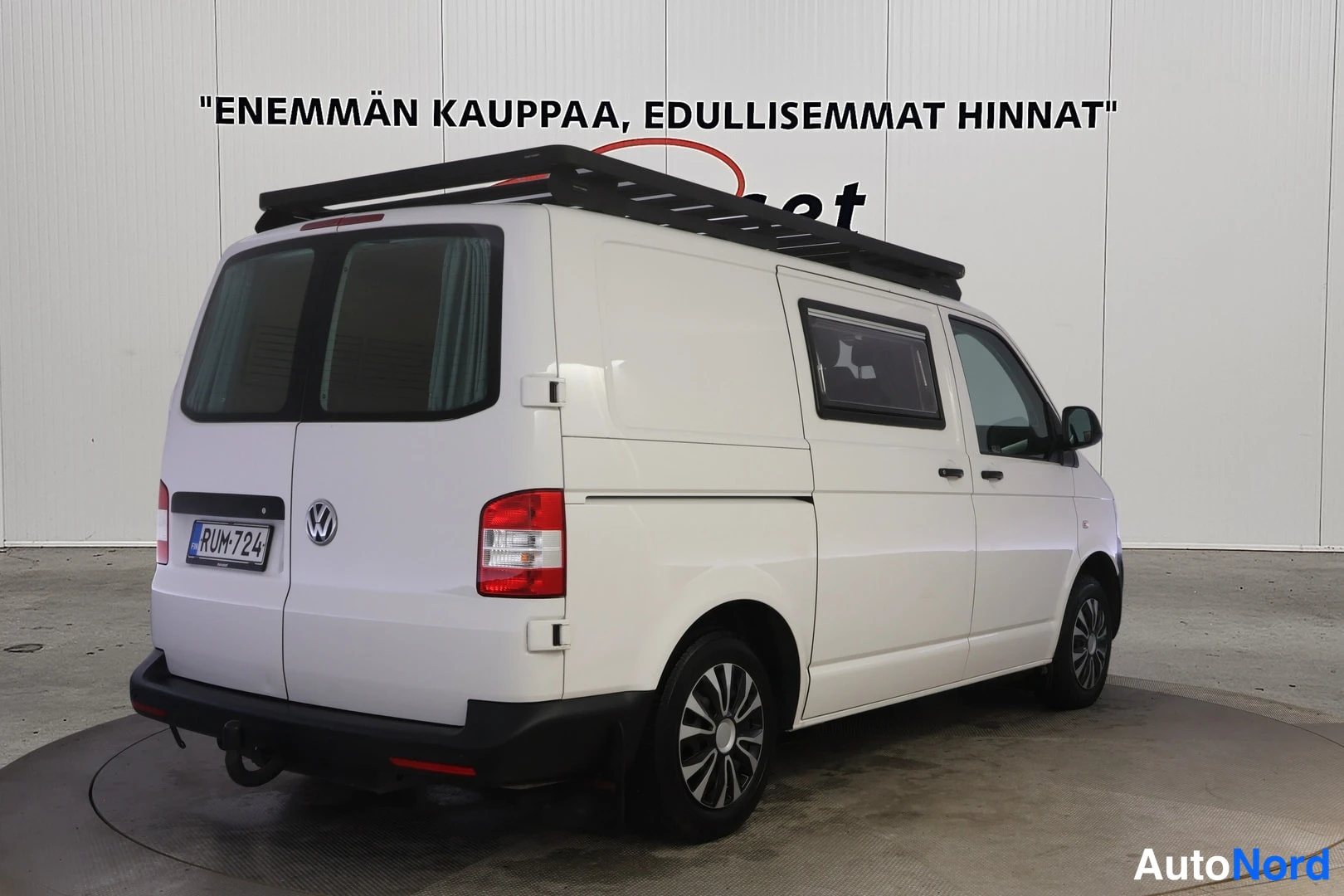 White Volkswagen Transporter 2016, rear three-quarter, photo 5