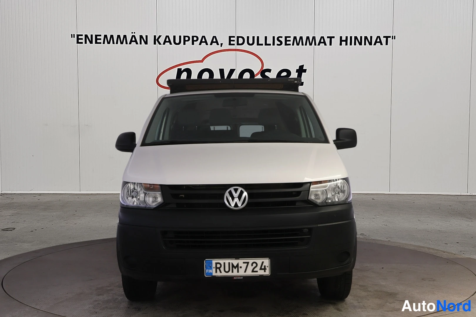 White Volkswagen Transporter 2016, front, photo 3