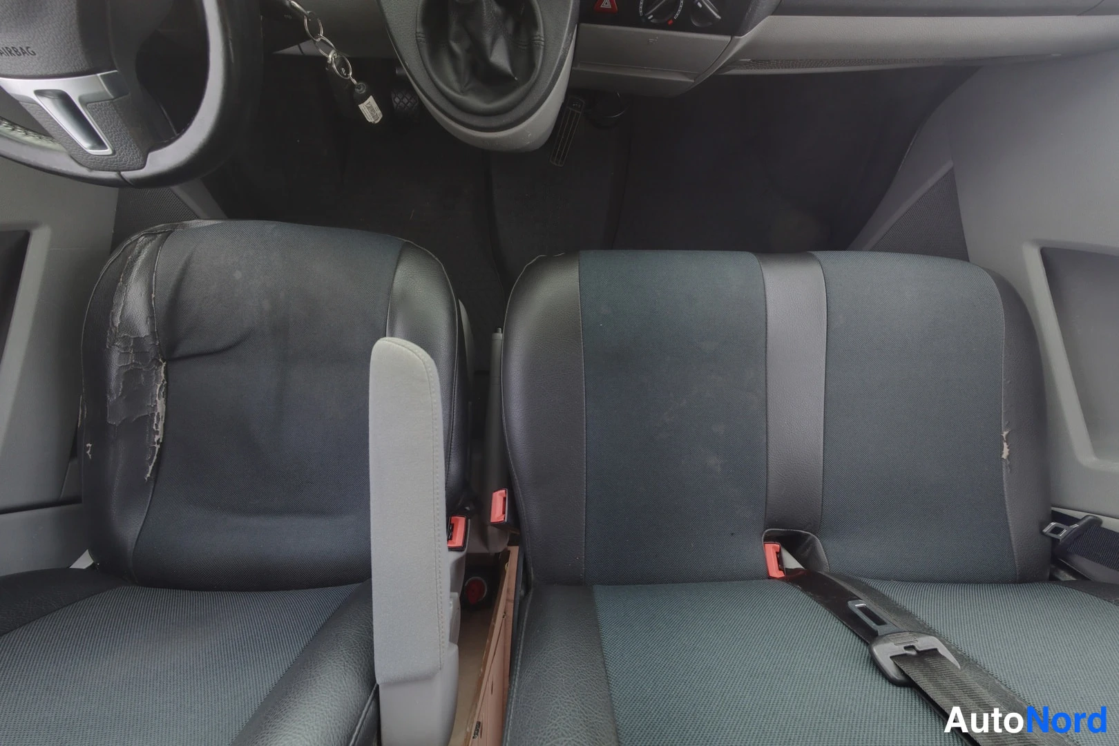 White Volkswagen Transporter 2016, front seats, photo 17