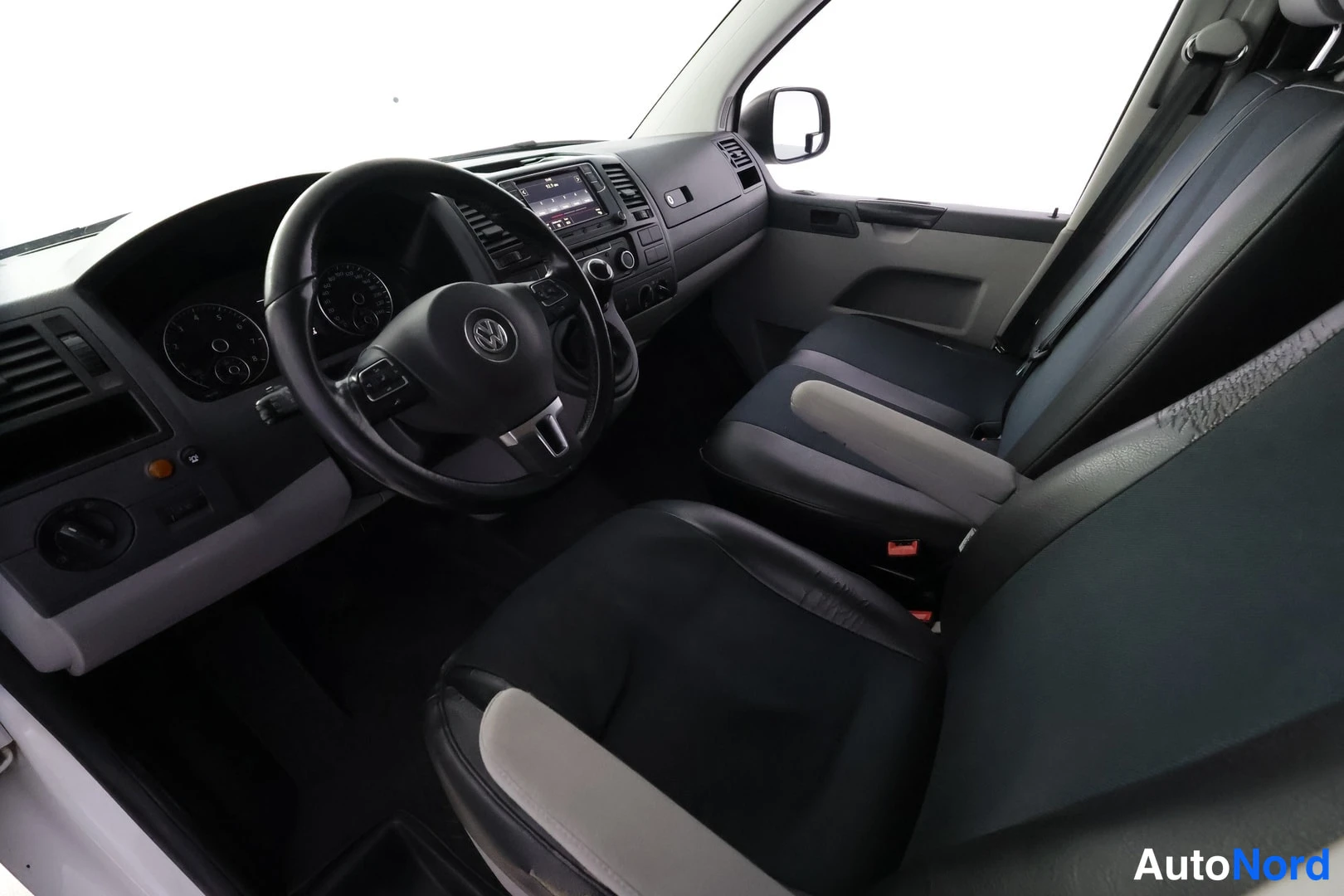 White Volkswagen Transporter 2016, cockpit, photo 9