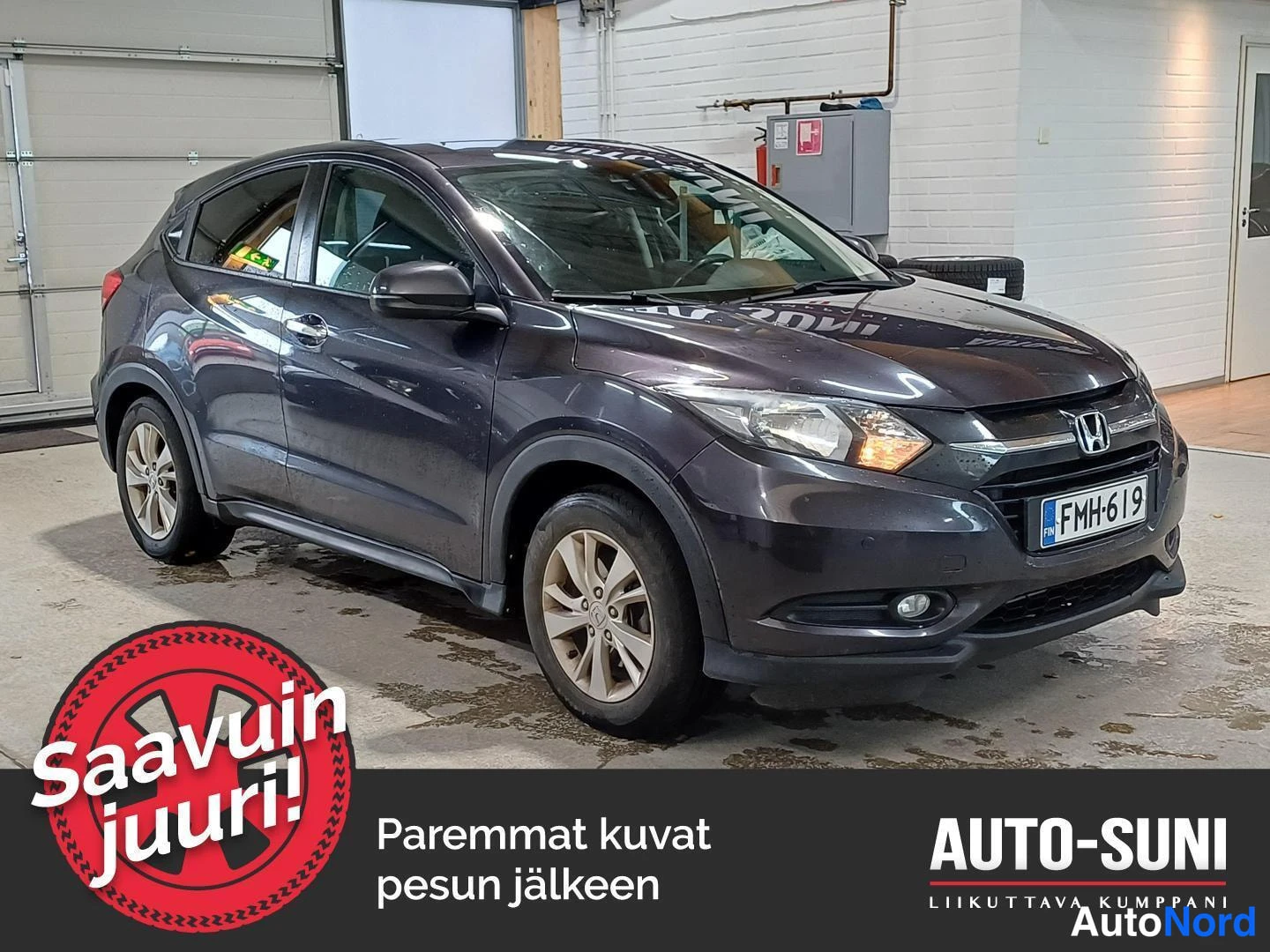 Grey Honda HR-V 2016, front three-quarter, nose to the right, photo 2