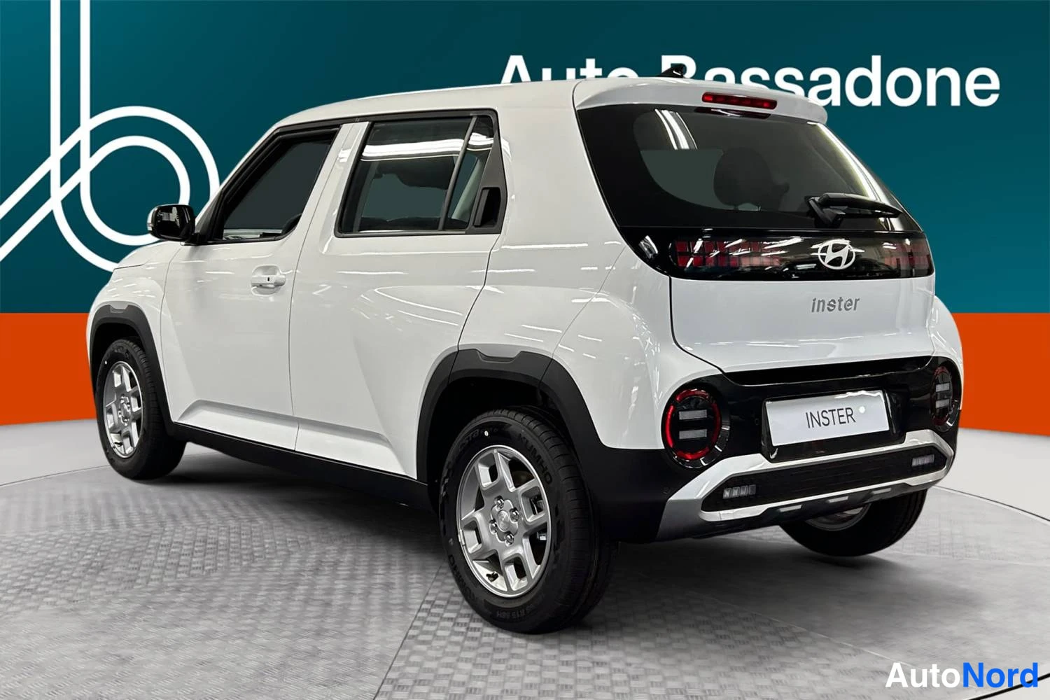 Valkoinen Hyundai Inster 2026, takaviisto, kuva 6