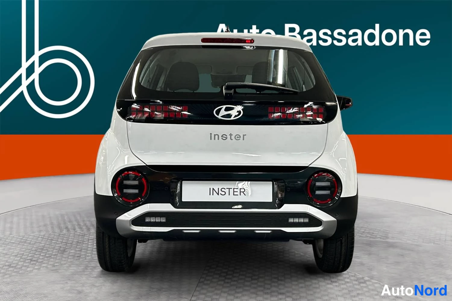 Valkoinen Hyundai Inster 2026, takaa, kuva 8