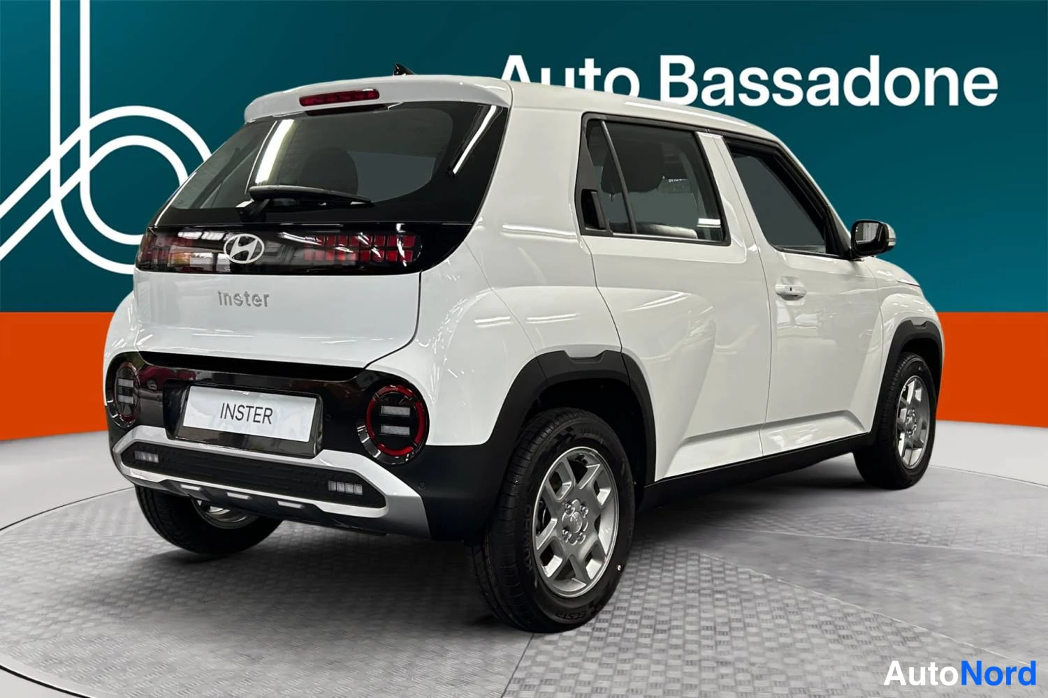 Valkoinen Hyundai Inster 2026, takaviisto, kuva 7