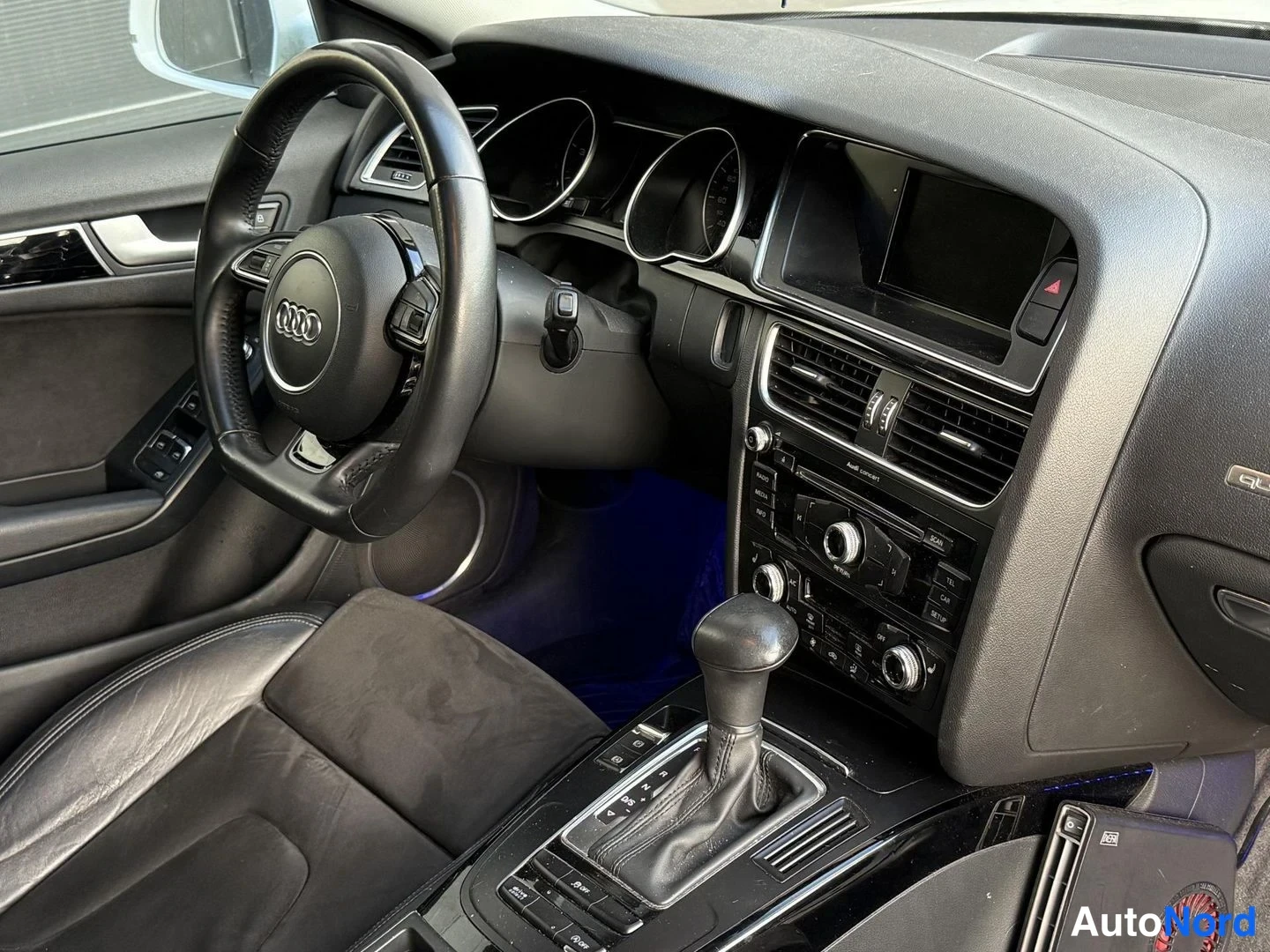 White Audi A5 Sportback 2014, cockpit, photo 4