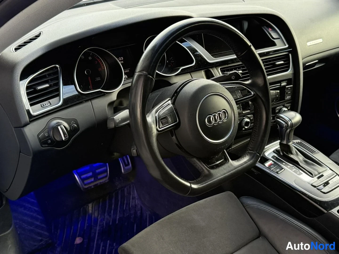 White Audi A5 Sportback 2014, cockpit, photo 5