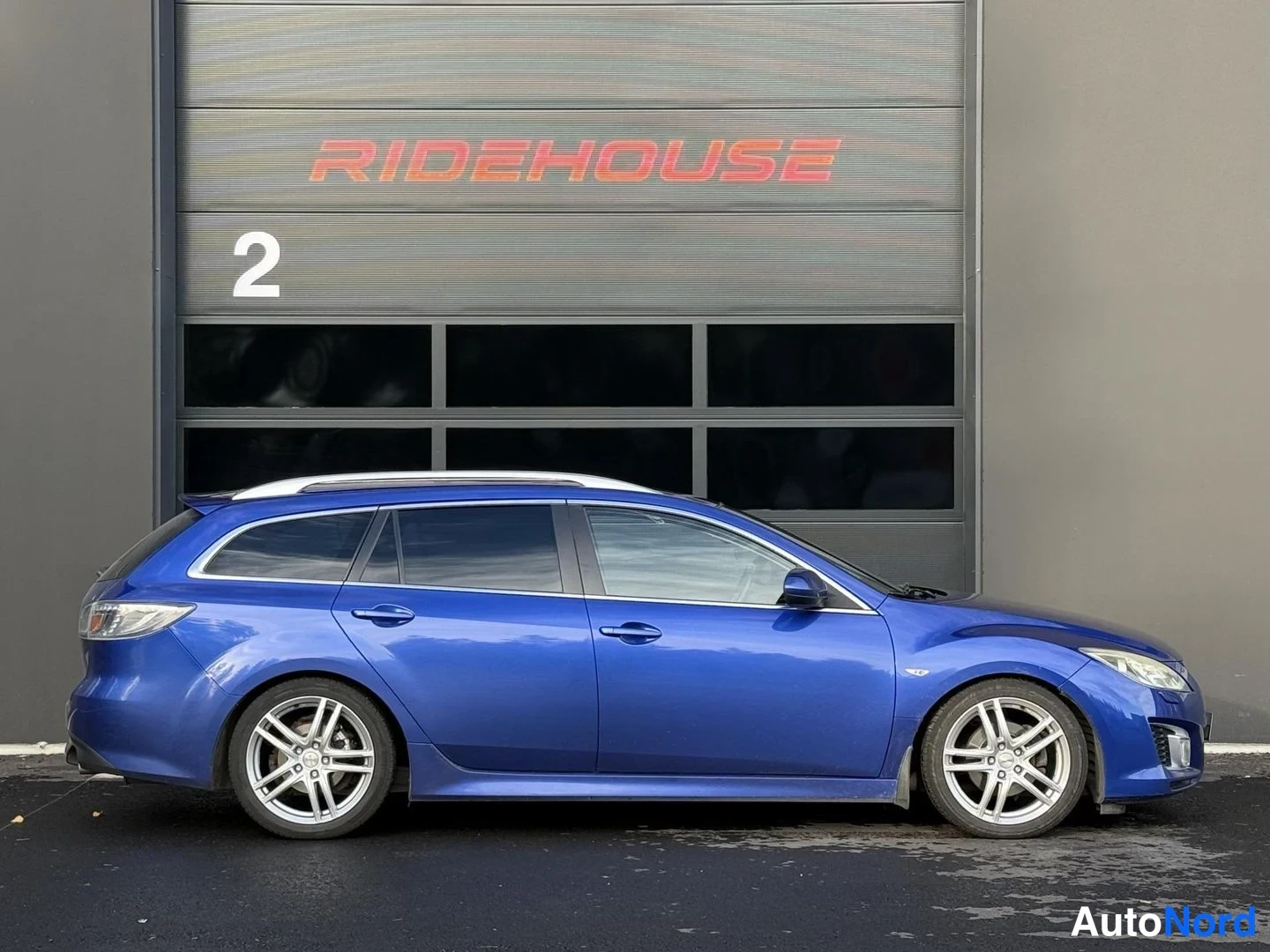 Blue Mazda 6 2009, front three-quarter, nose to the right, photo 2