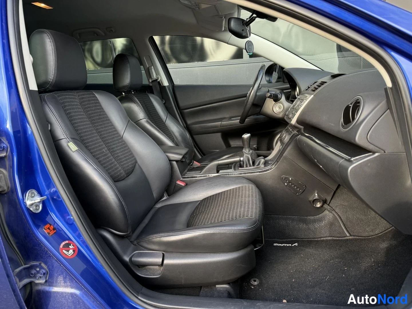Blue Mazda 6 2009, front seats, photo 7