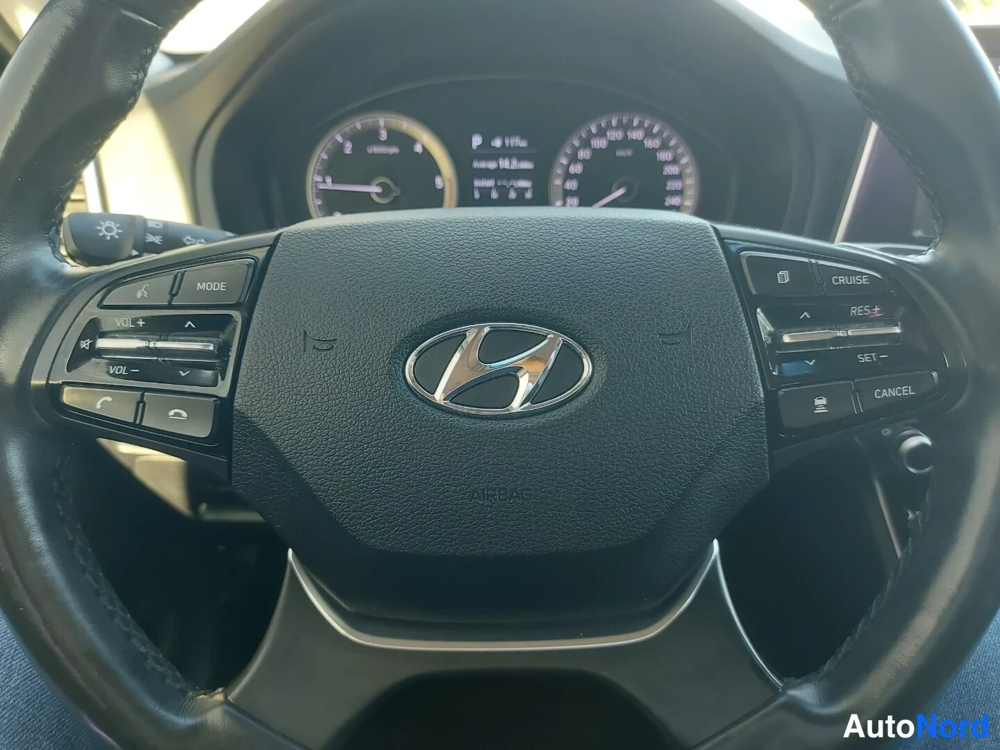 Musta Hyundai Grandeur 2017, yksityiskohta, kuva 24