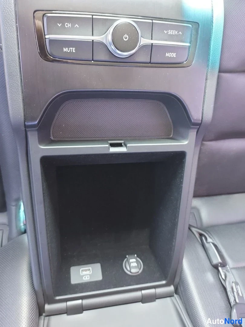 Musta Hyundai Grandeur 2017, yksityiskohta, kuva 27