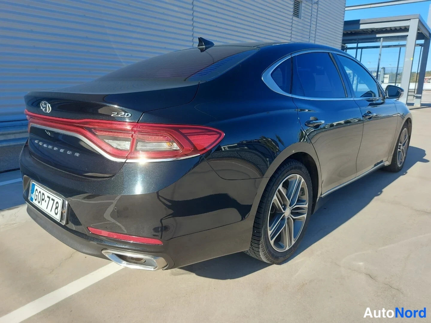 Musta Hyundai Grandeur 2017, takaviisto, kuva 6