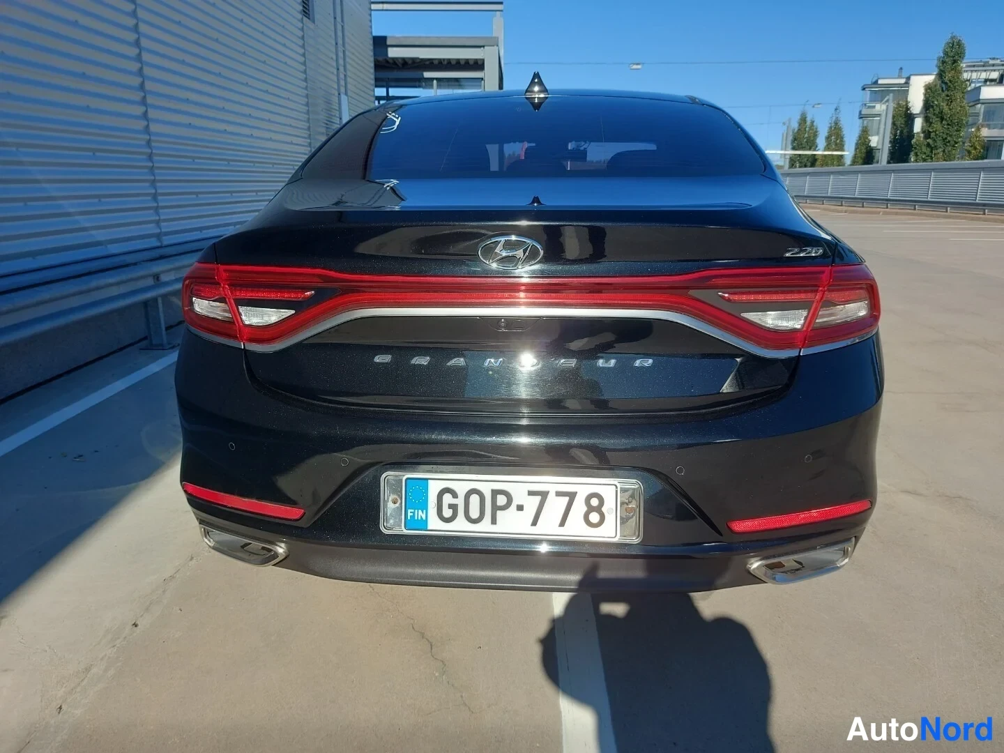 Musta Hyundai Grandeur 2017, takaa, kuva 8