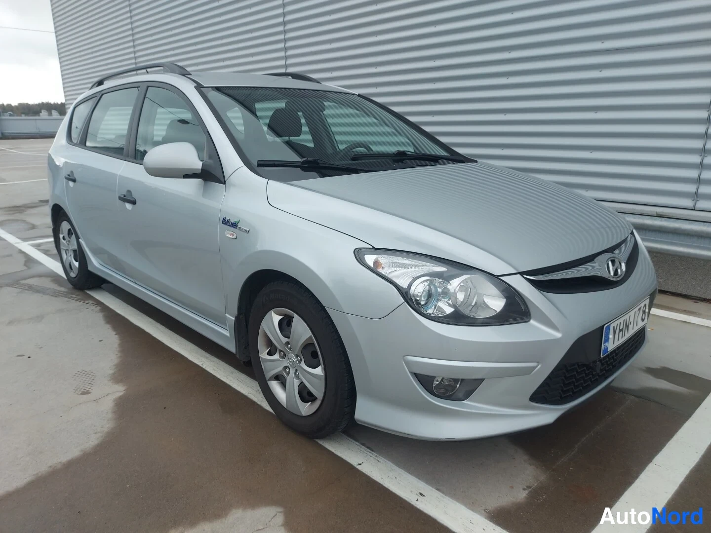 Harmaa Hyundai i30 2012, etuviisto, keula oikealle, kuva 2