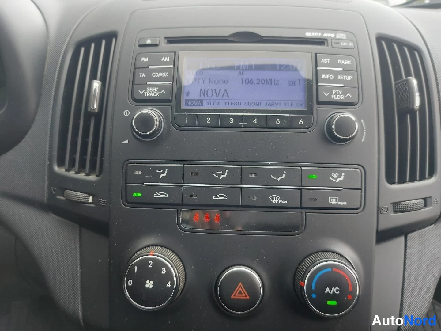 Harmaa Hyundai i30 2012, ohjaamo, kuva 13