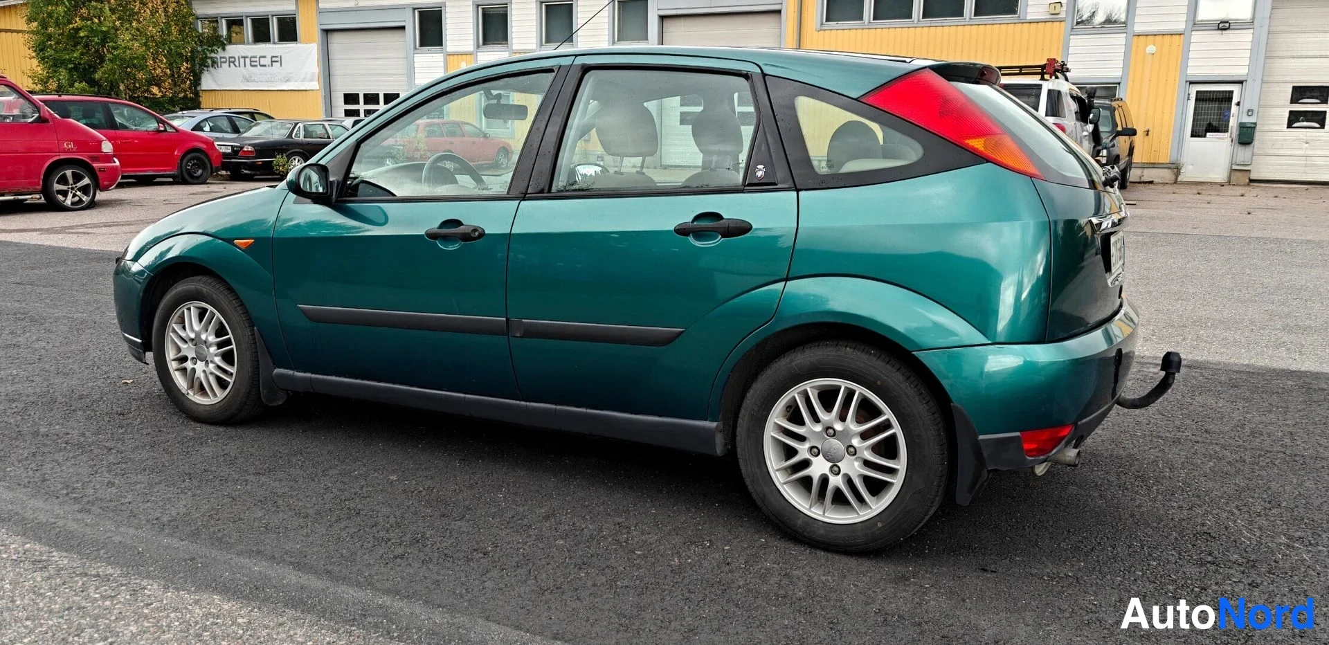 Vihreä Ford Focus 1999, takaviisto, kuva 5