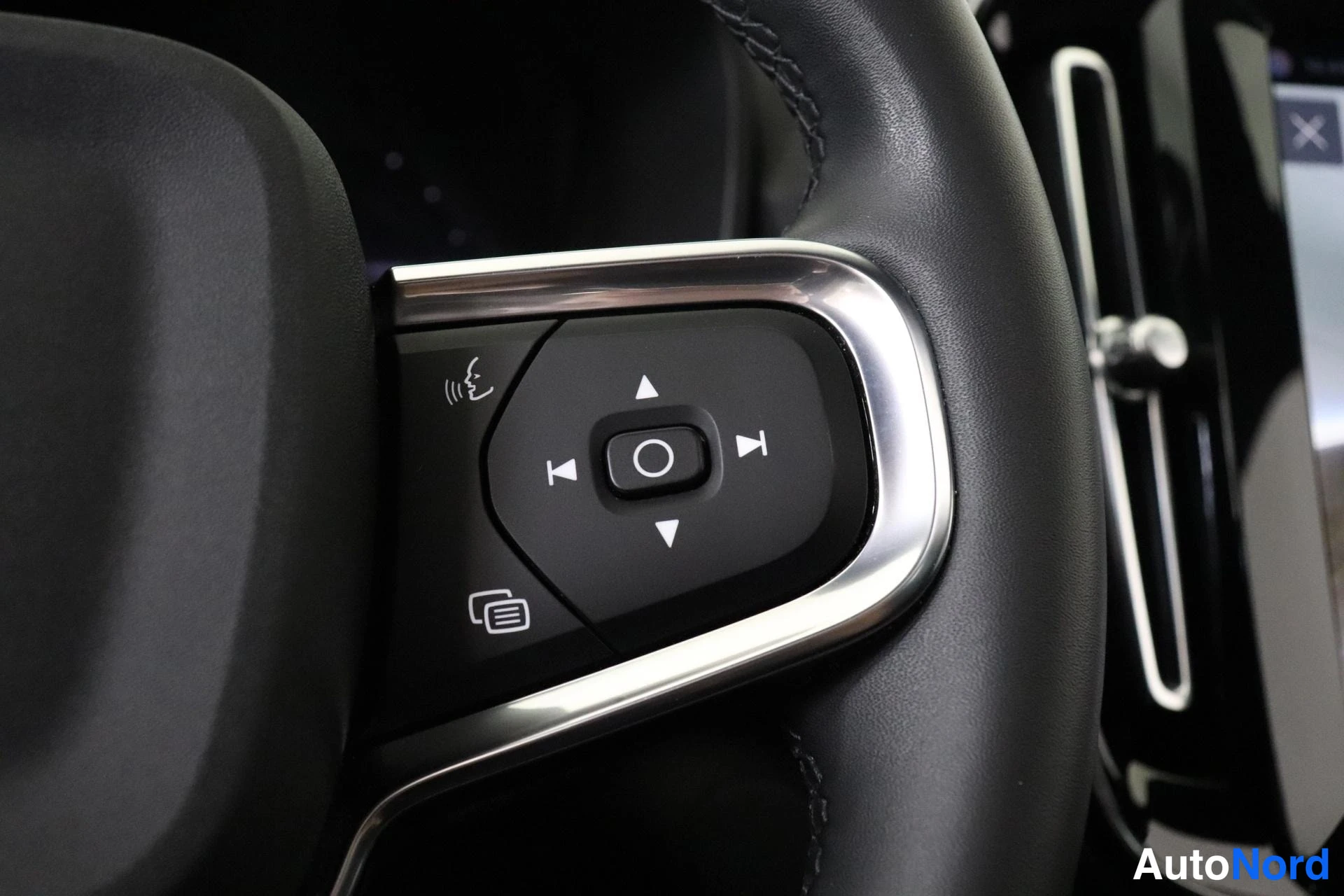 Grey Volvo XC40 2022, detail, photo 16