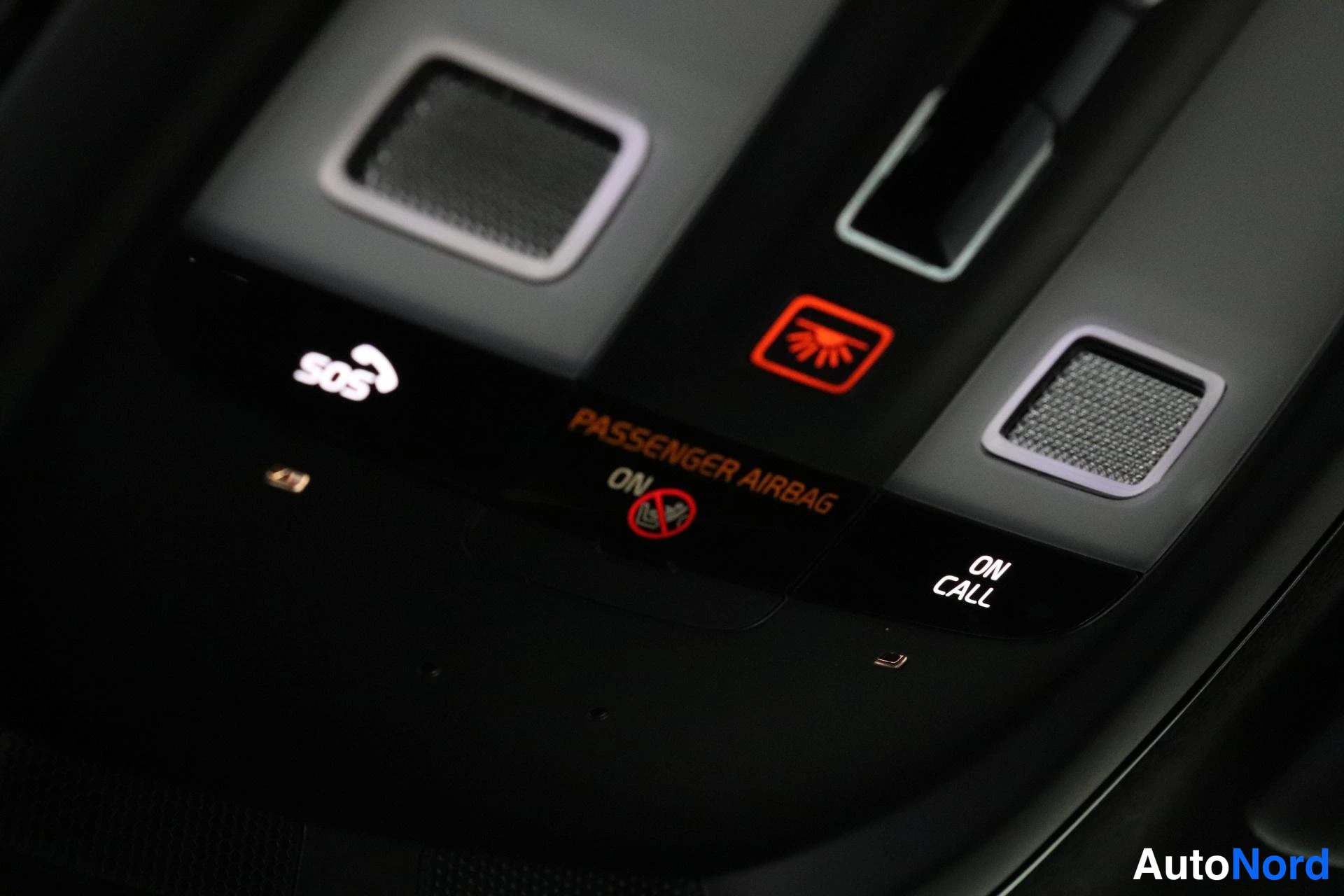 Grey Volvo XC40 2022, detail, photo 22