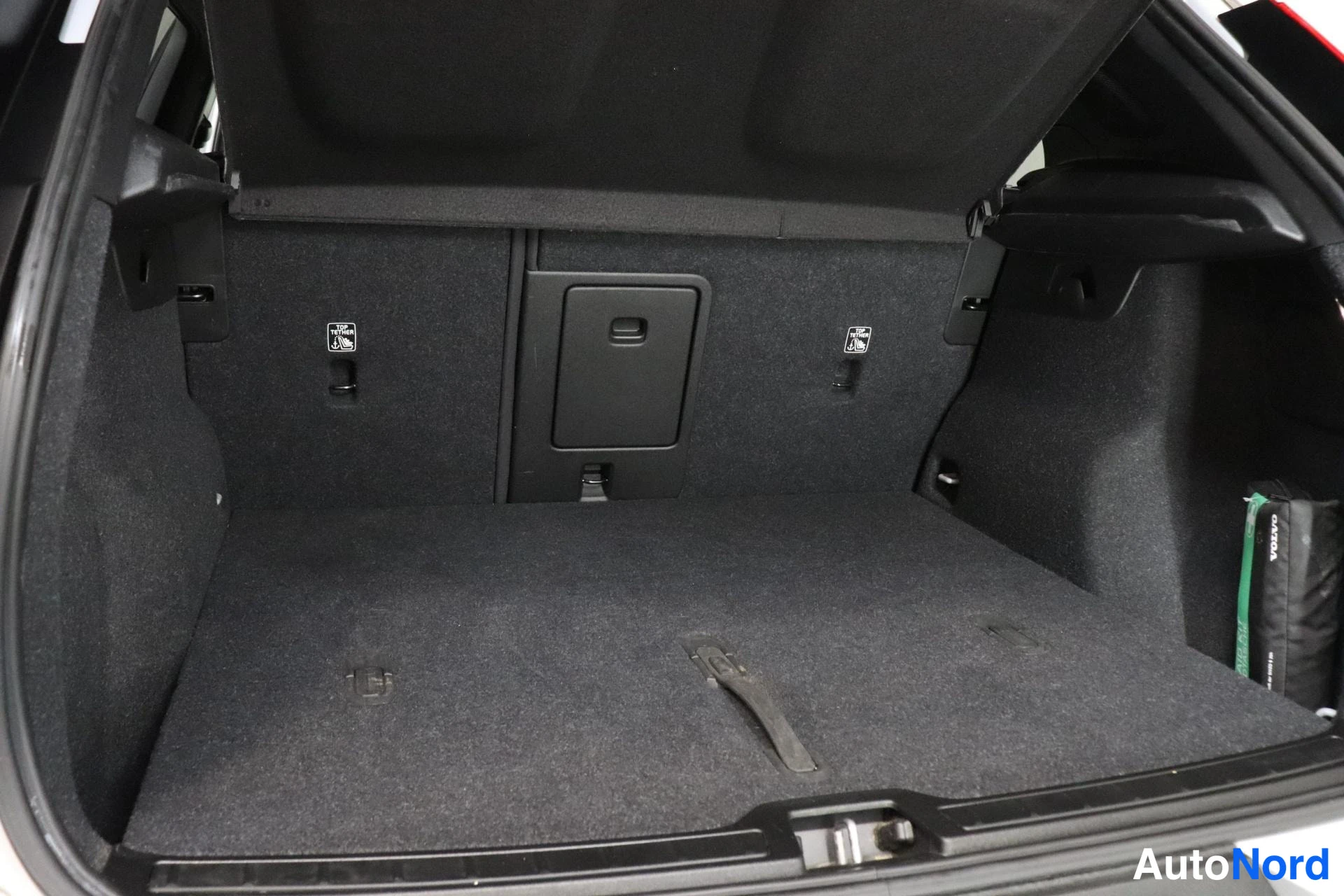 Grey Volvo XC40 2022, boot, photo 10