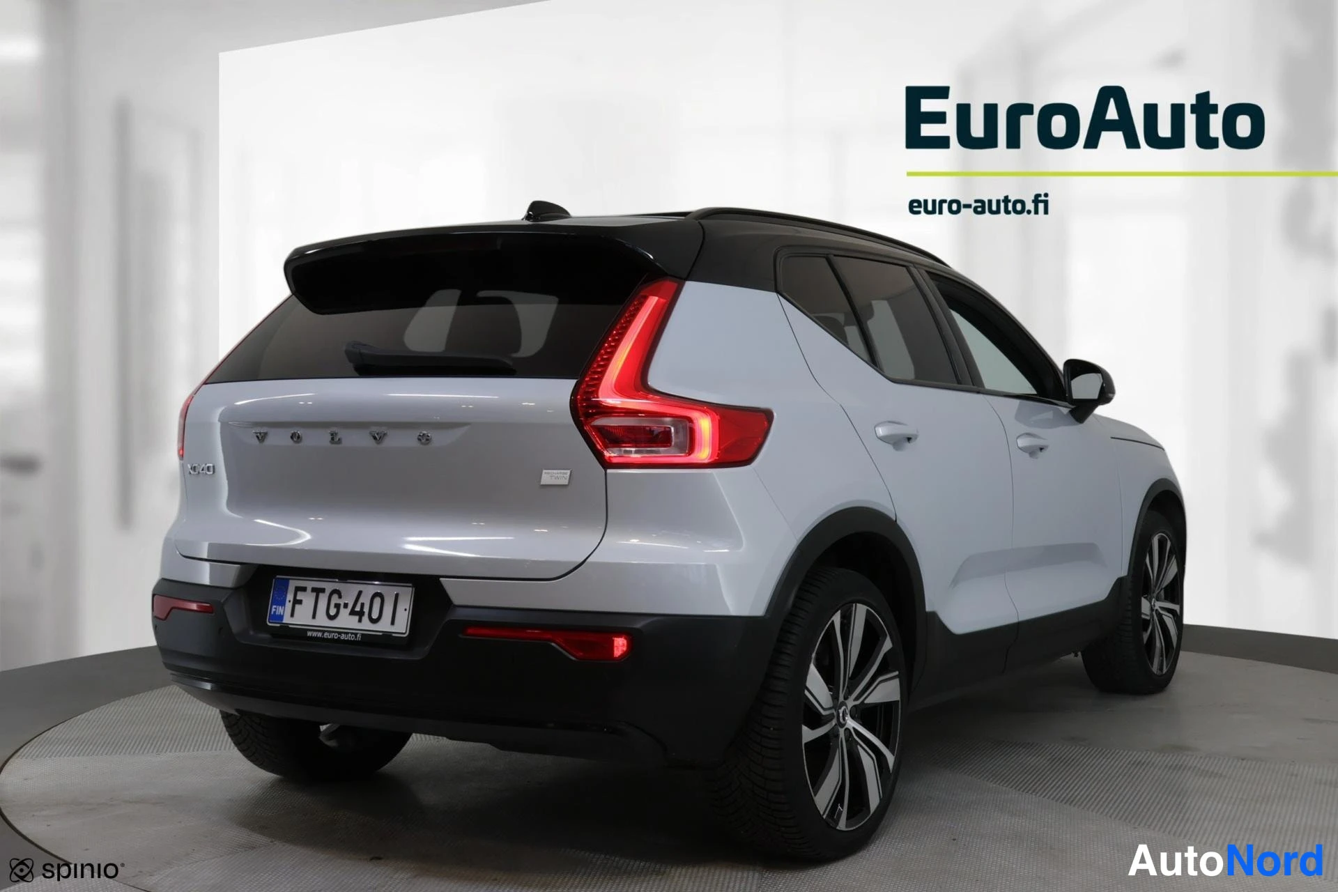 Grey Volvo XC40 2022, rear three-quarter, photo 6