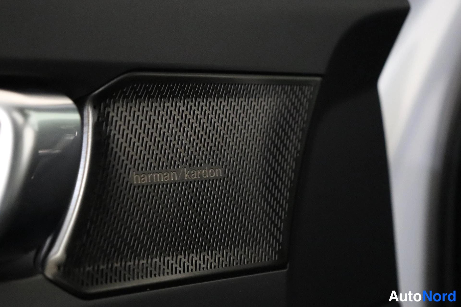 Grey Volvo XC40 2022, detail, photo 12