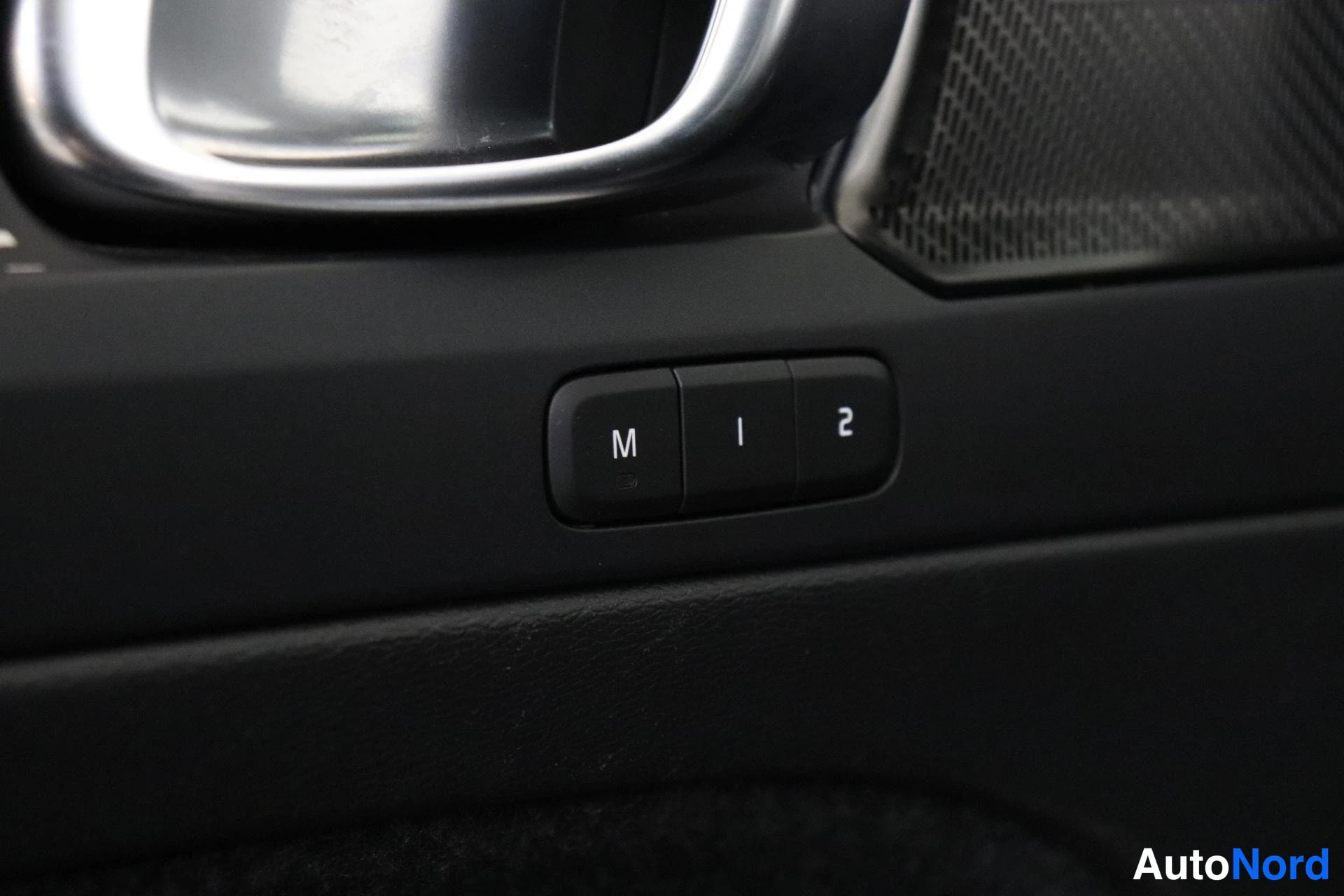 Grey Volvo XC40 2022, detail, photo 13