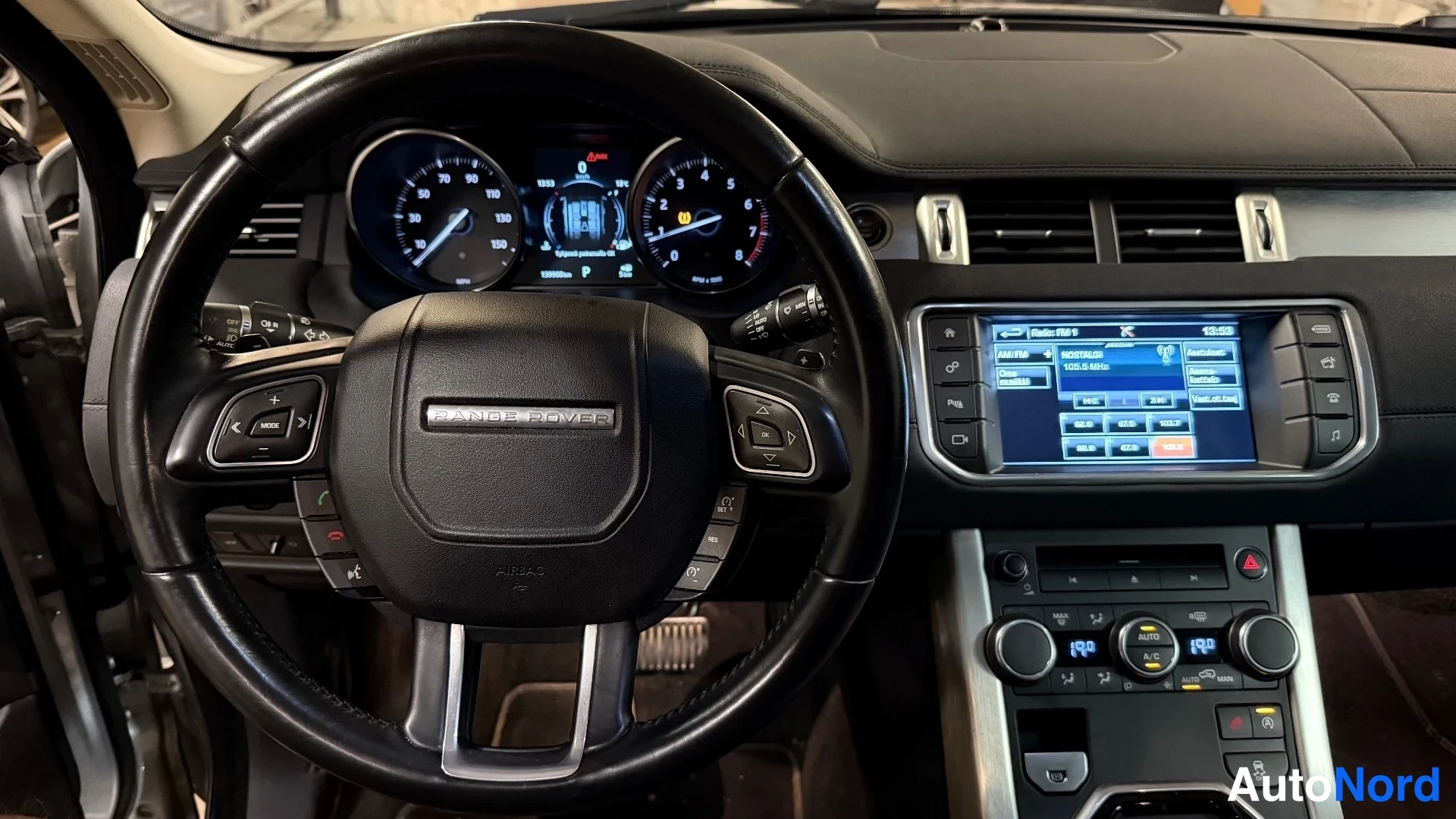 Hopea Land Rover Range Rover Evoque 2016, ohjaamo, kuva 15