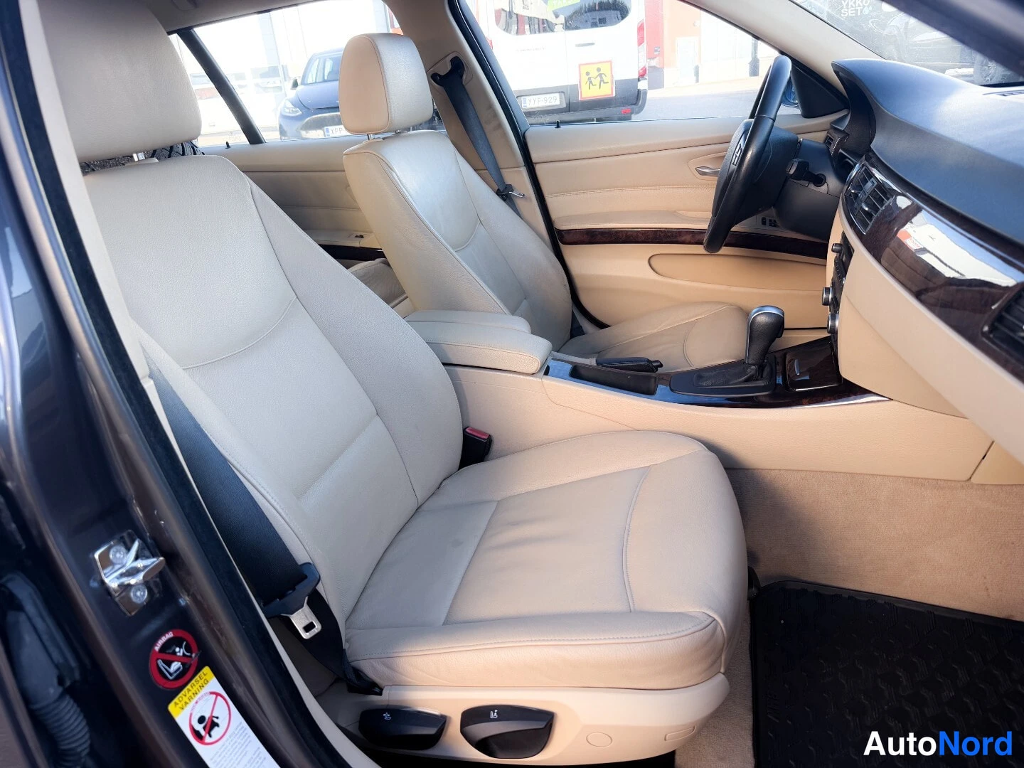 Grey BMW 325i xDrive 2007, front seats, photo 4