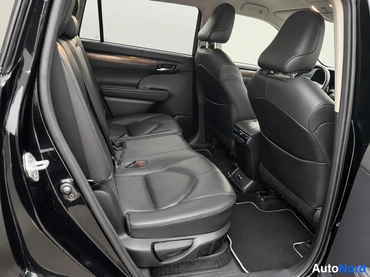 Musta Toyota Highlander 2021, takaistuimet, kuva 14