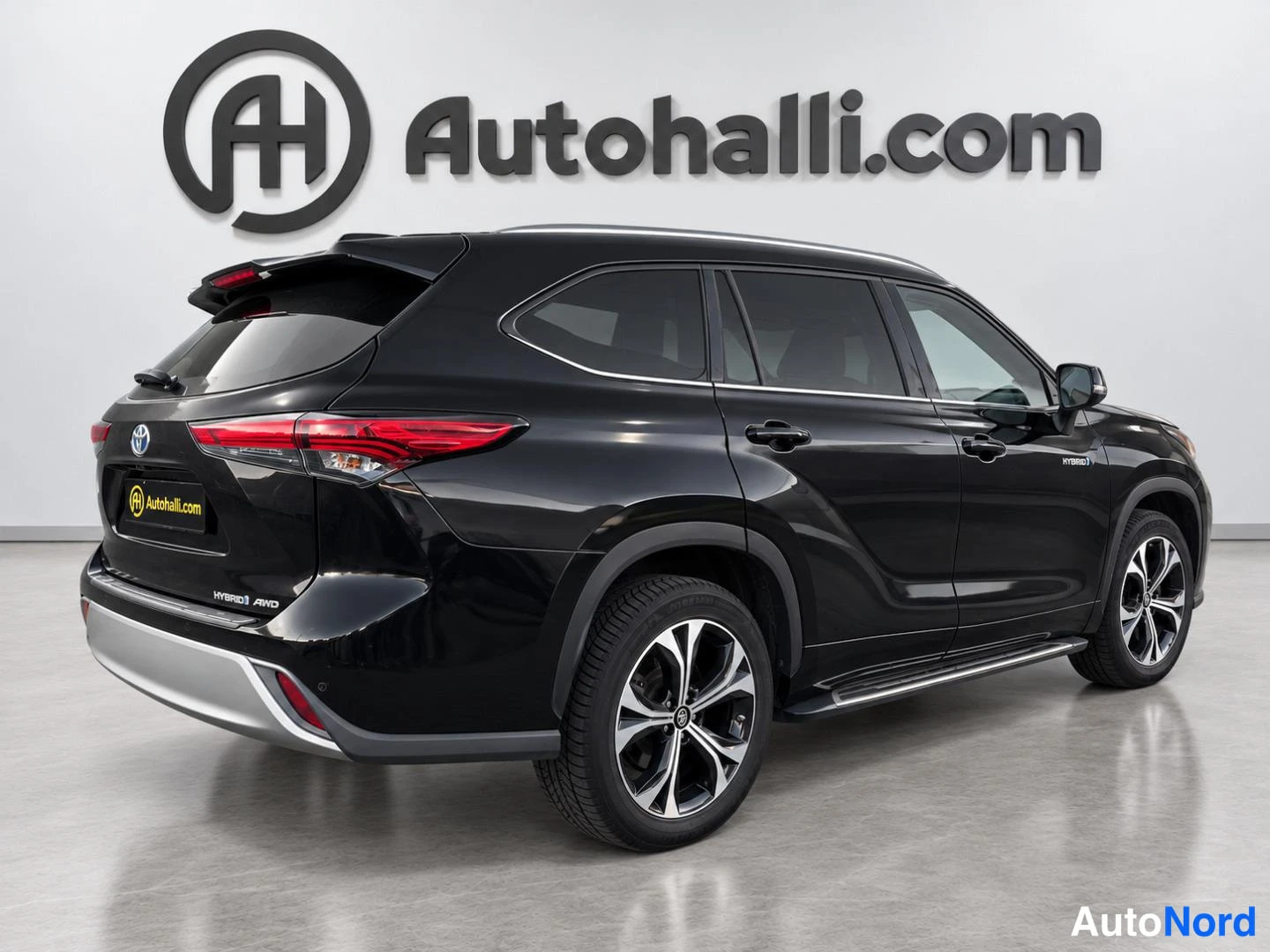 Musta Toyota Highlander 2021, takaviisto, kuva 7