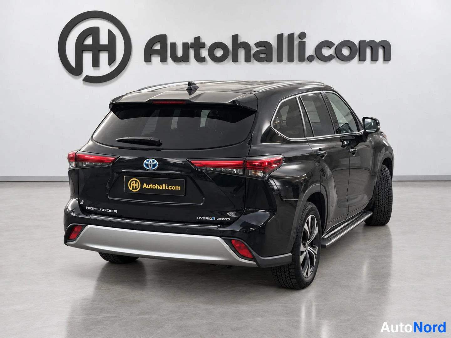 Musta Toyota Highlander 2021, takaviisto, kuva 8