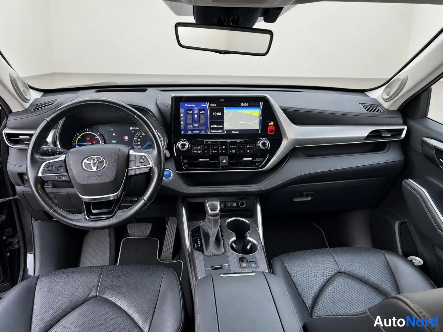 Musta Toyota Highlander 2021, ohjaamo, kuva 11