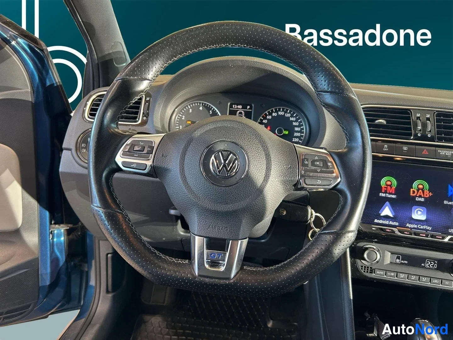 Sininen Volkswagen Polo 2014, yksityiskohta, kuva 15